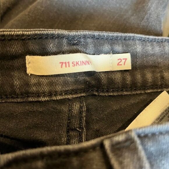 Levi's Women's 711 Ruffle Flair Leg Hem Skinny Crop Black Stonewash Size 27 - Picture 11 of 14